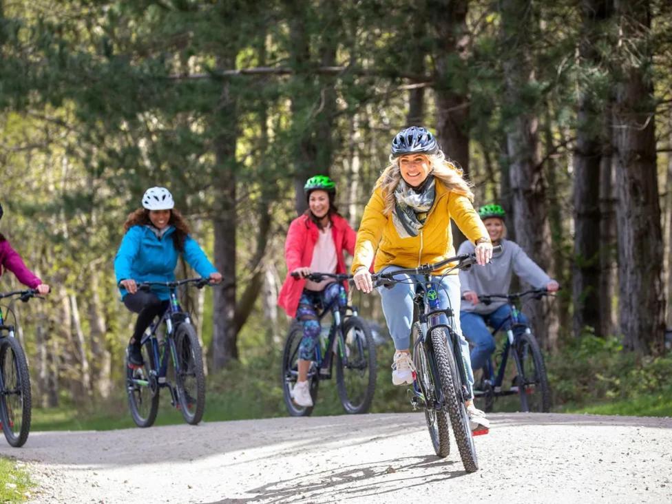 Blackwood Forest Cabins - Forest Holidays Popham エクステリア 写真